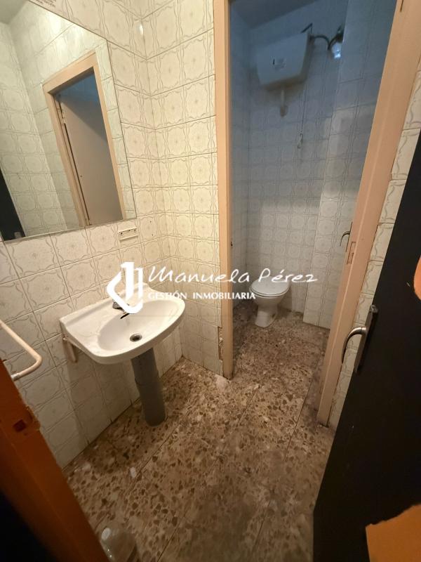 Alquiler de local en Calle Alfonso IX (centro). Cáceres 4