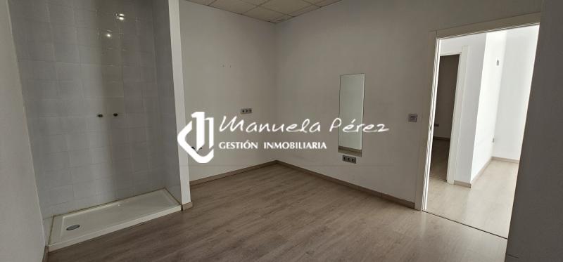 Alquiler de local en Calle Londres. Cáceres 7