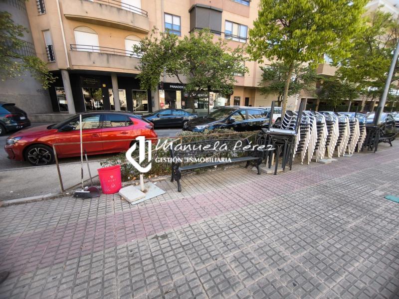 Traspaso por jubilación de negocio en Calle Amberes, Cáceres 24