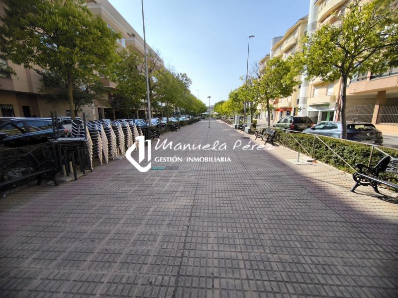 Traspaso por jubilación de negocio en Calle Amberes, Cáceres 23