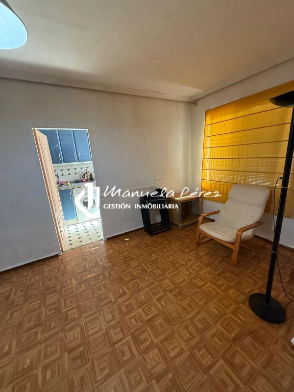 Venta de apartamento en Calle Miralrío. Cáceres 3