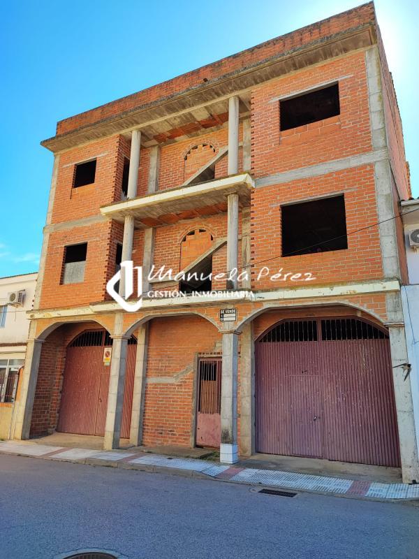 Venta de bloque de pisos en estructura en Arroyo de la Luz 2