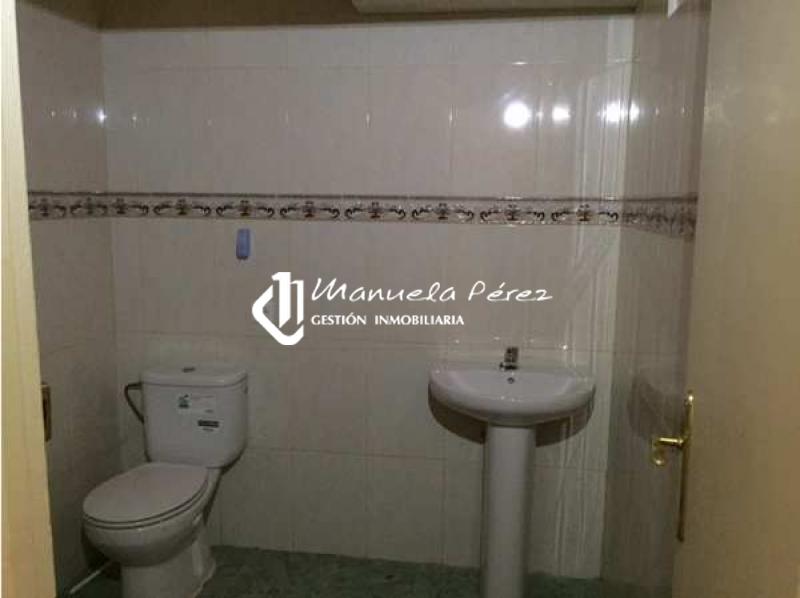 Venta de Local Comercial en la Madrila, Calle Santa Teresa de Jesús, Cáceres 5