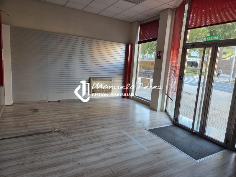 Venta de local en Avenida Virgen de Guadalupe 9