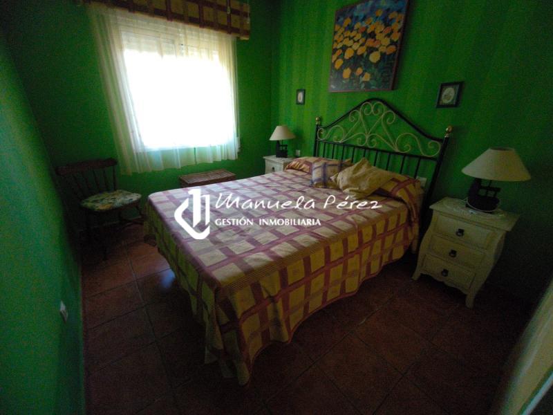 Venta de Parcela con Casa de Campo en la Cola del Pantano de Valdesalor 28