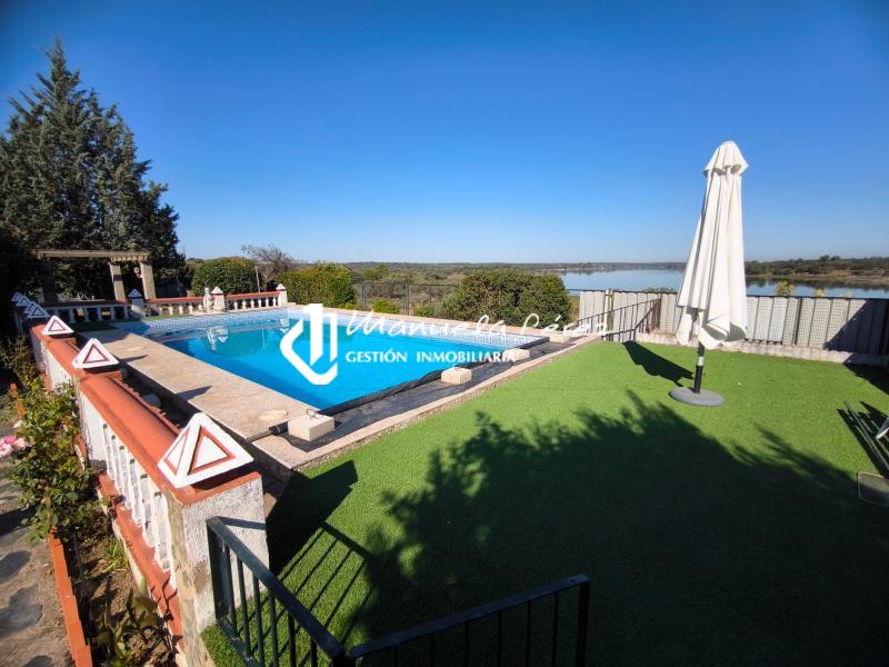 Venta de Parcela con Casa de Campo en la Cola del Pantano de Valdesalor 4