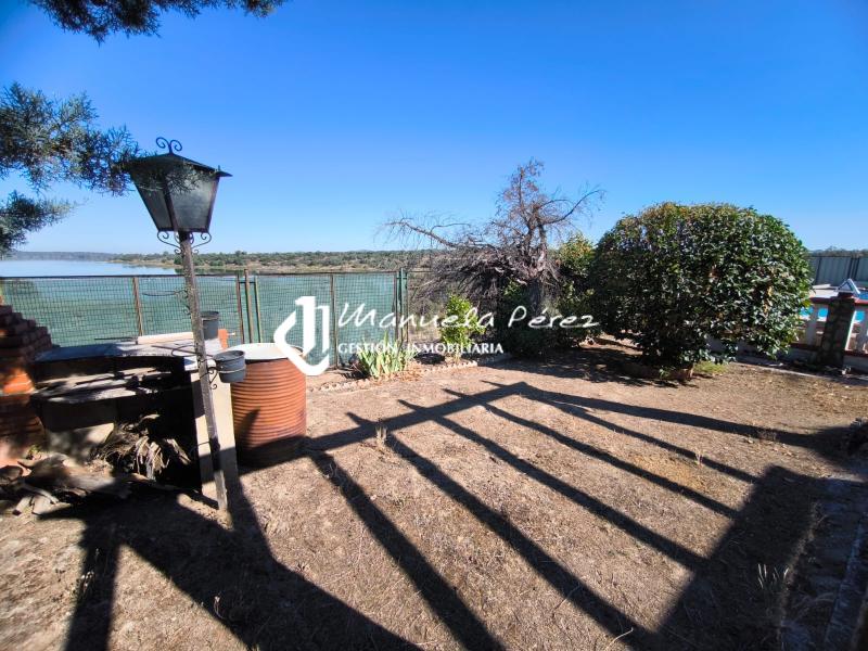 Venta de Parcela con Casa de Campo en la Cola del Pantano de Valdesalor 6