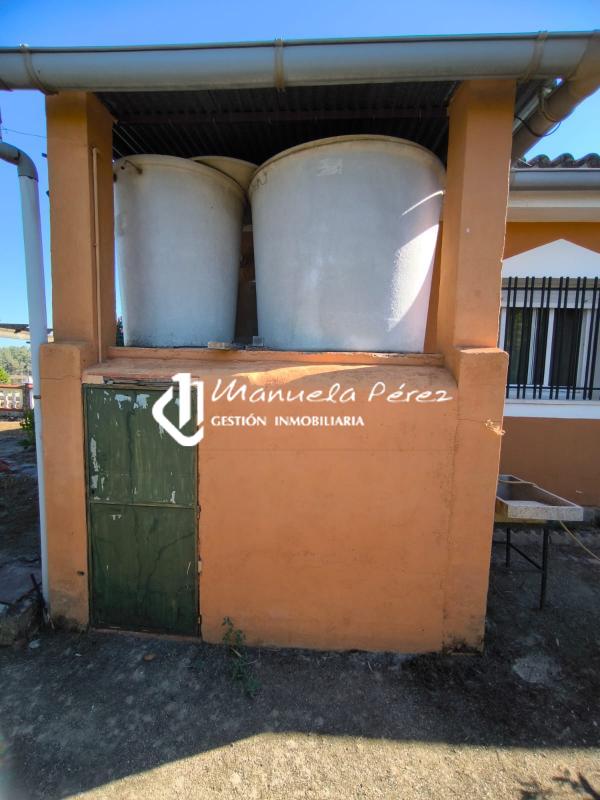 Venta de Parcela con Casa de Campo en la Cola del Pantano de Valdesalor 11