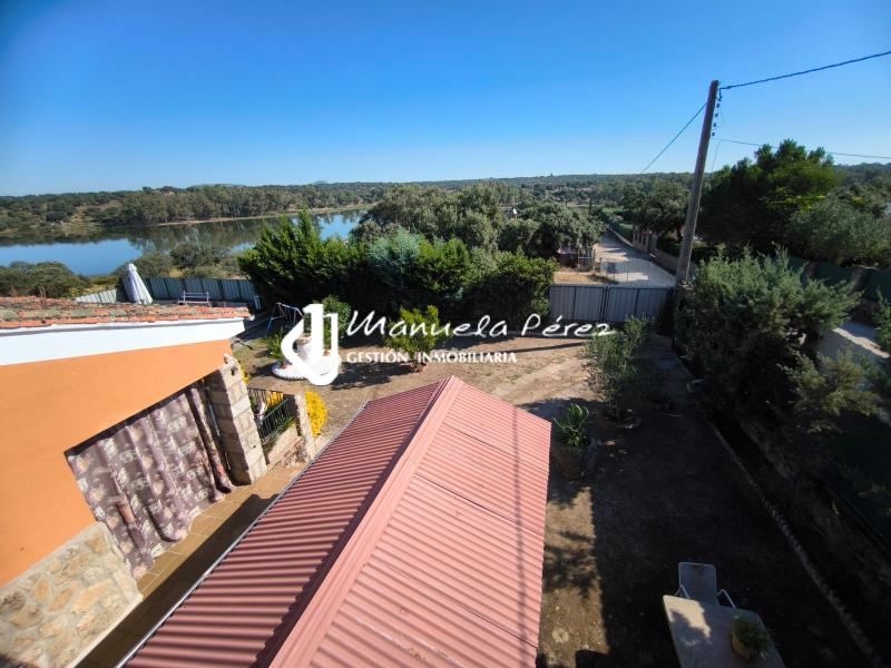 Venta de Parcela con Casa de Campo en la Cola del Pantano de Valdesalor 31