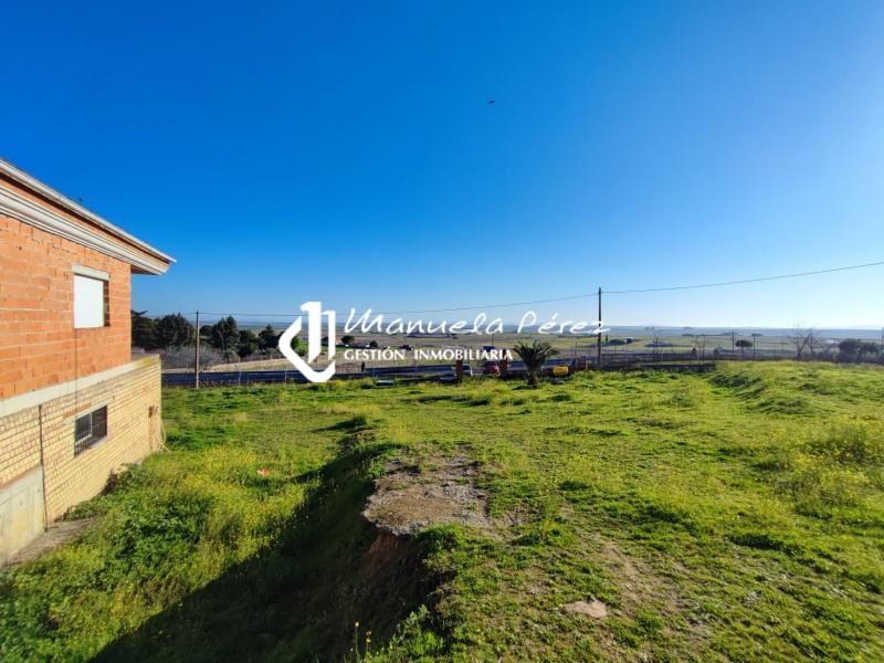 Venta de Parcela con construcción en Sierra de Fuentes 2
