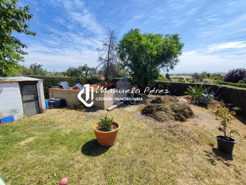 Venta de Parcela con construcciones en Sierra de Fuentes 25