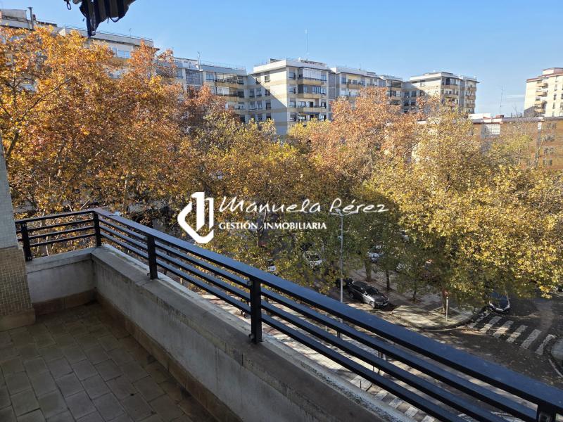 Venta de piso en Av. Hernán Cortés,  (Cáceres) 2