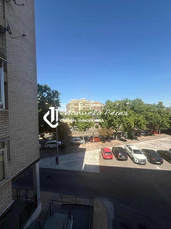 Venta de piso en Calle Angelita Capdevielle. Cáceres