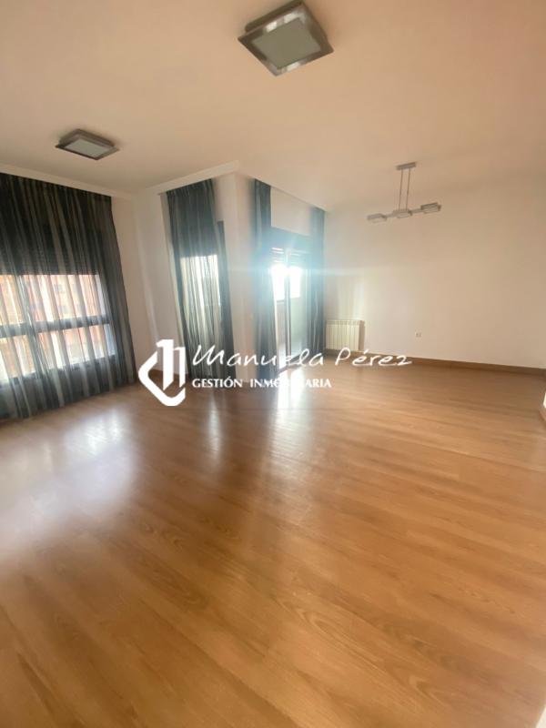 Venta de Piso en Calle Cueva de la Pasiega, Casa Plata Maltravieso, Cáceres