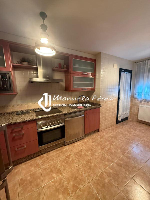 Venta de piso en Calle las Águilas. Cáceres 28